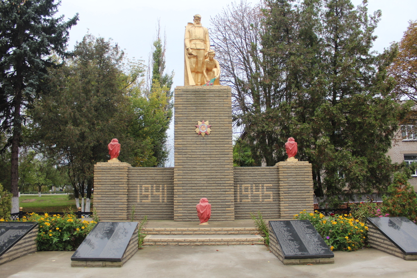 Пам’ятник воїнам-односельчанам