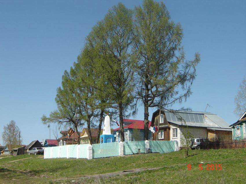 Памятник в деревне малое терюшево