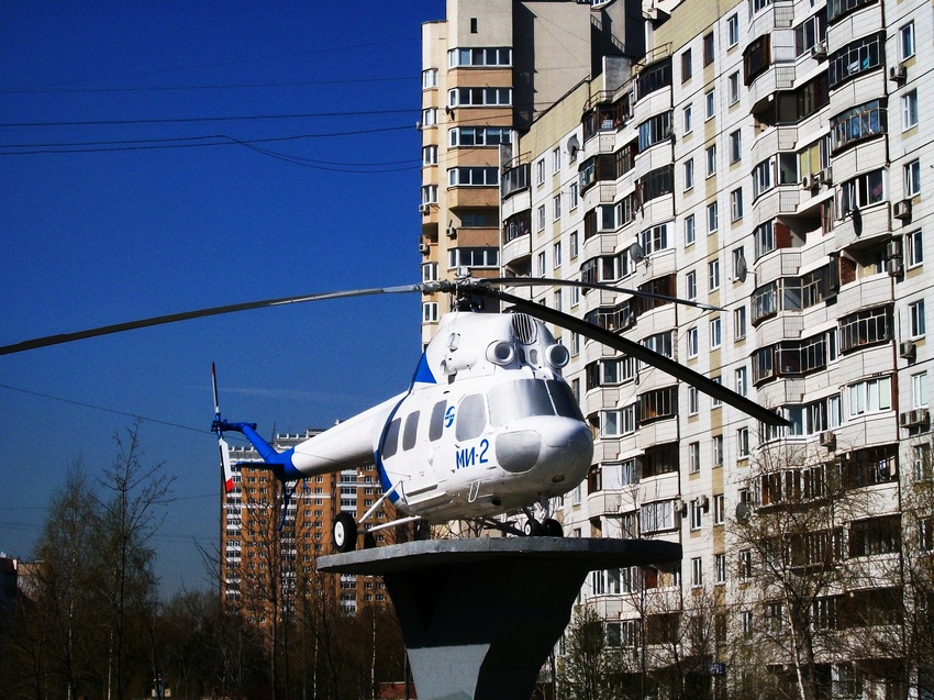 Вертолёт Ми-2.
