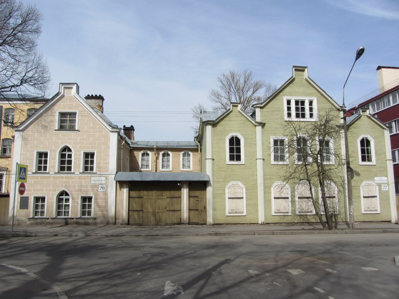 Дом контр-адмирала П. Ф. Анжу с флигелем