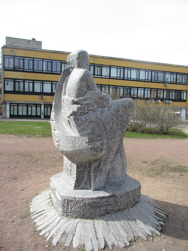 Еленинская улица, Ломоносов