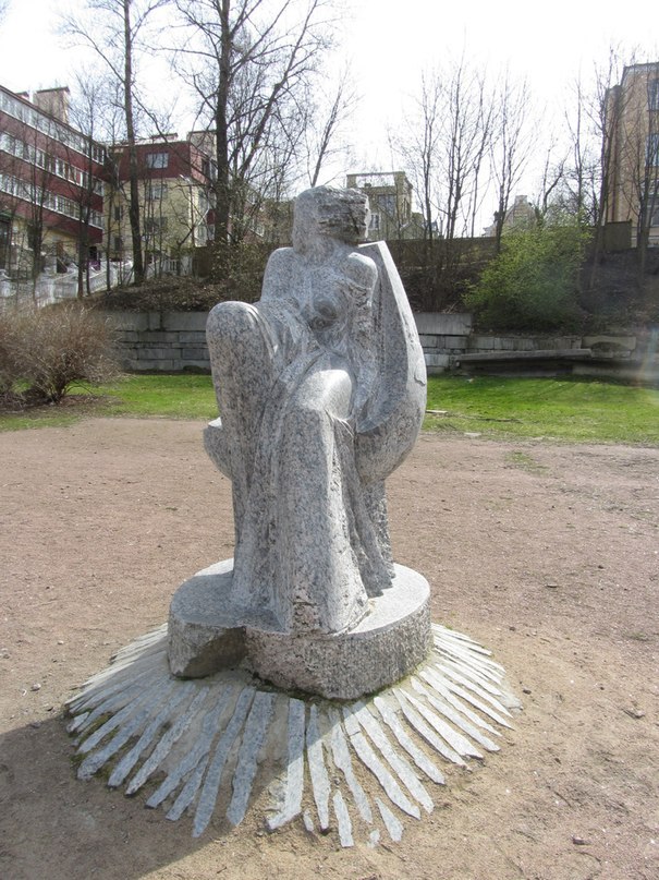 Еленинская улица, Ломоносов