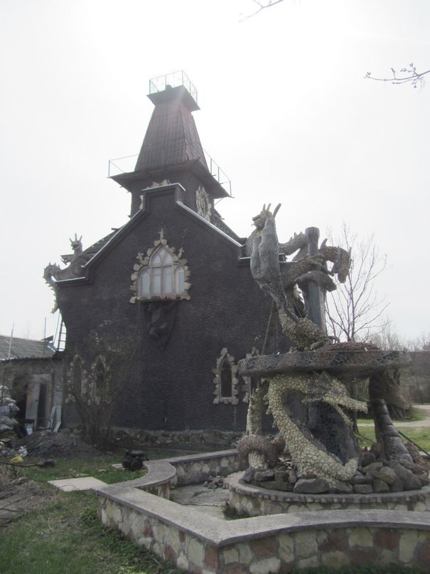 Дом Дракона улица Дегтярева, Ломоносов