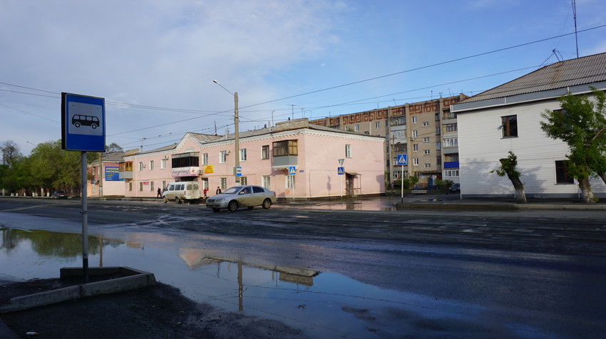 На улице Строителей.