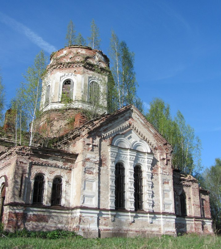 Самро. Церковь Вознесения Господня.
