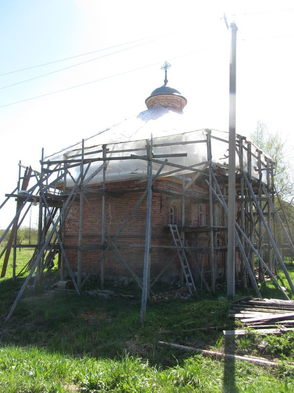 Смоленская церковь в деревне Волна