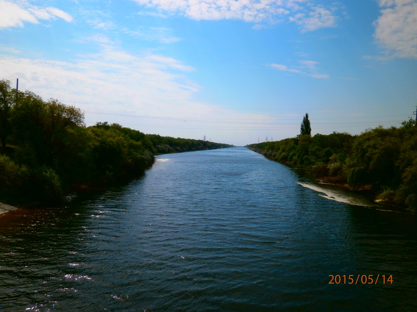 Північно-Кримський  зрошувальний канал несе дніпровські води  в  північну частину Кримського півострова.