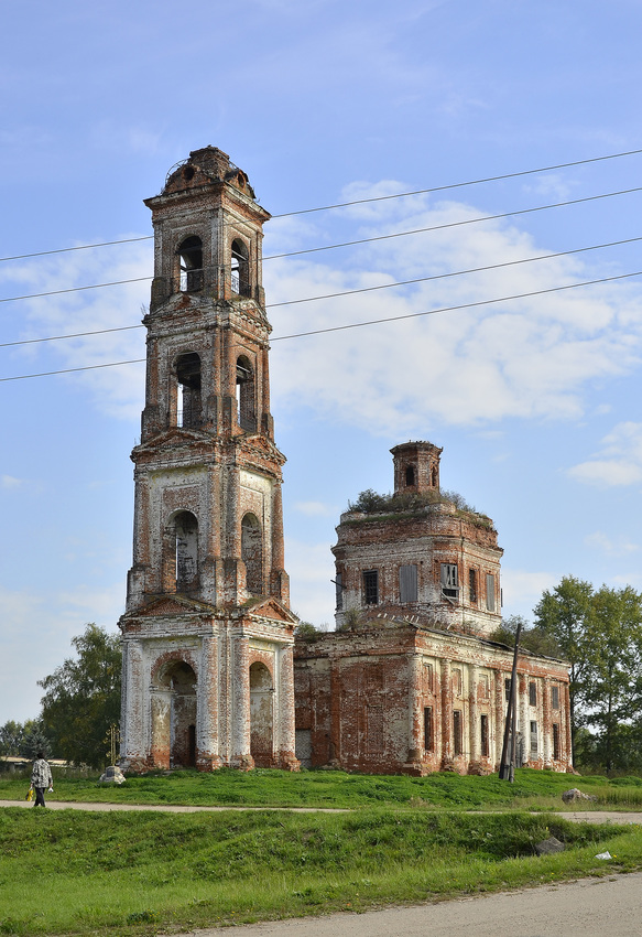 Смоленская церковь с приделами в честь иконы Знамения Богоматери и Николая Чудотворца.
