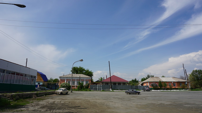 На площади Богдана Хмельницкого.