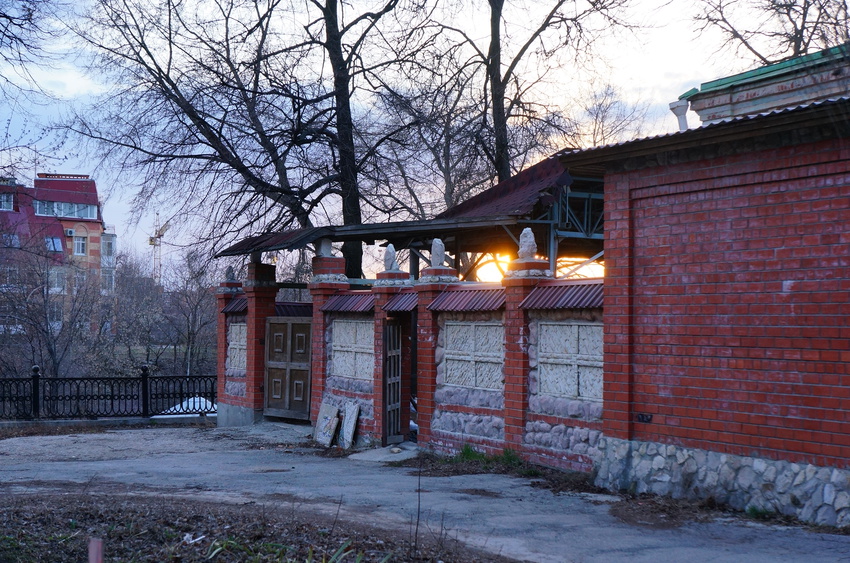 Дом священника при Преображенской церкви.