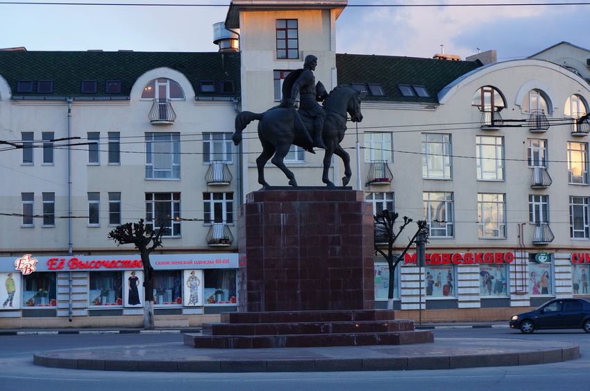 Памятник Олегу Рязанскому