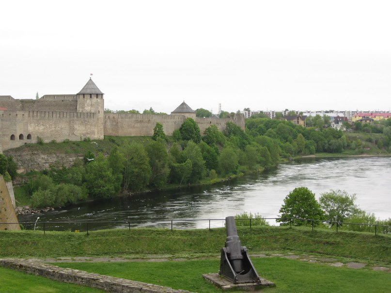 Ивангородская крепость, вид с эстонской стороны