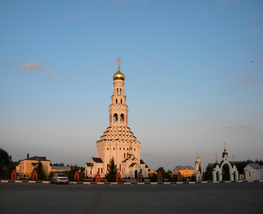 Петропавловский храм  на закате дня