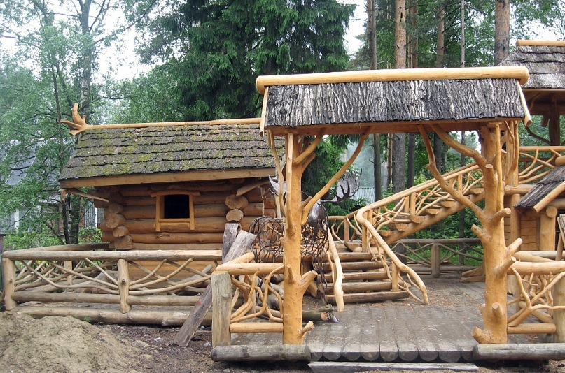Деревянная скульптура Сергея Варагзина в Токсово