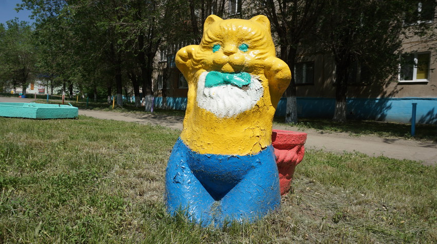 Игрушка на улице Комарова.