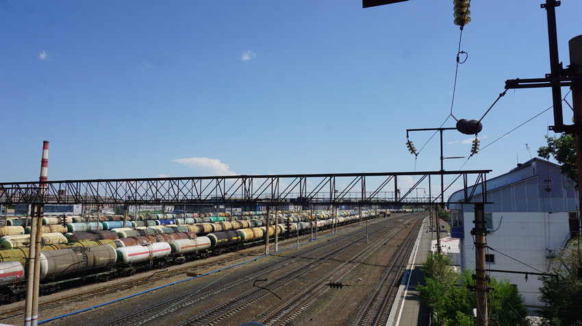 Вид на перон ст. Никель с высоты пешеходного моста.2015 год.