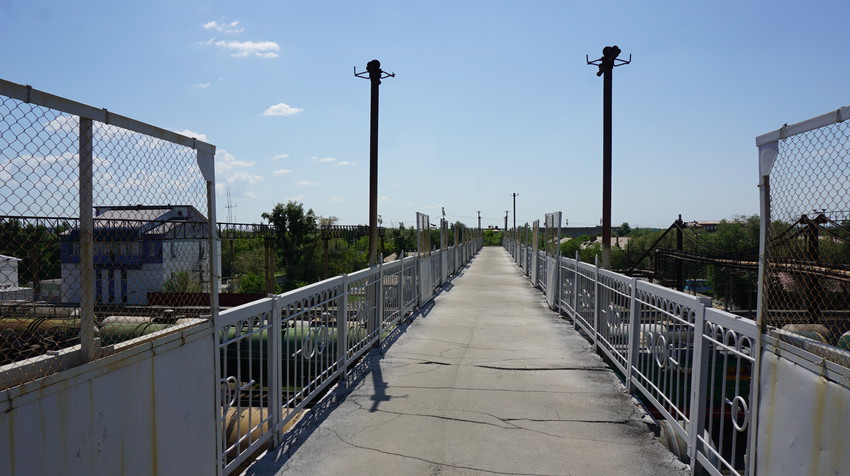 Пешеходный мост через ж\д пути.