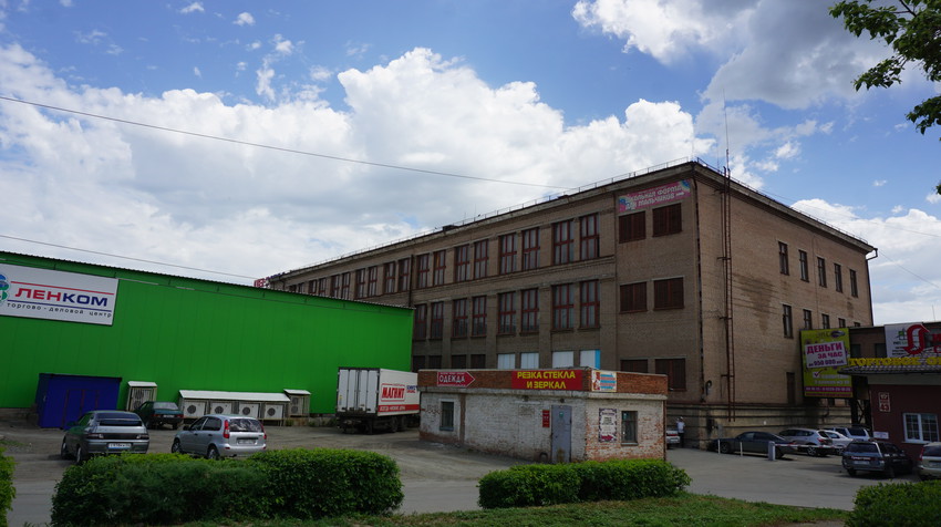 Бывшая швейная фабрика.