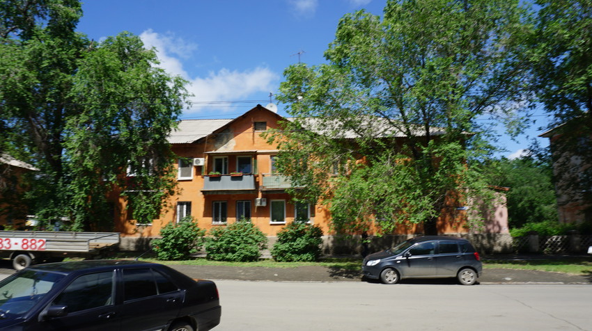 На улице Московской.