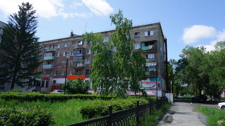 На улице Московской.