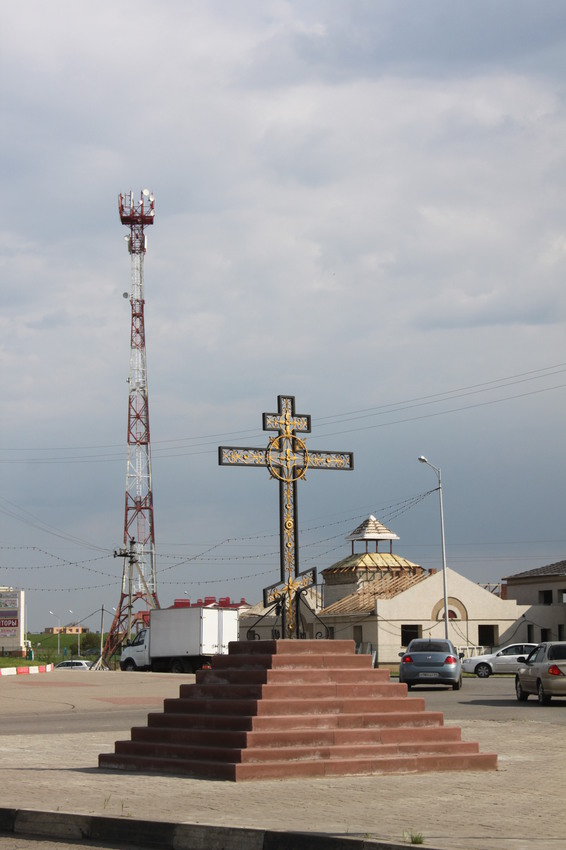 Разумное. Поклонный крест при въезде в посёлок.