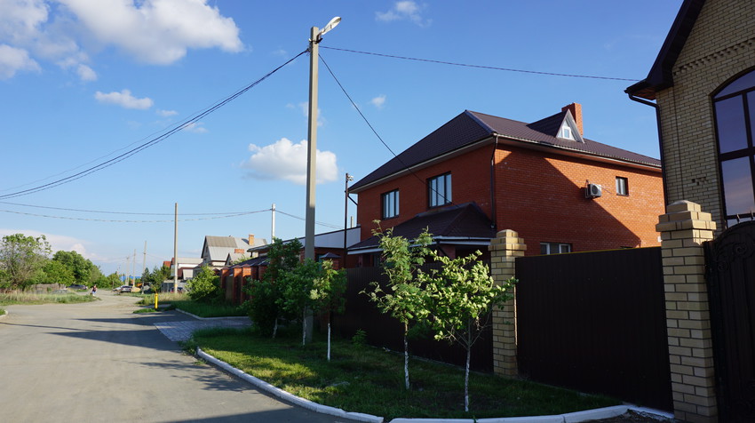 На улице Елшанской.