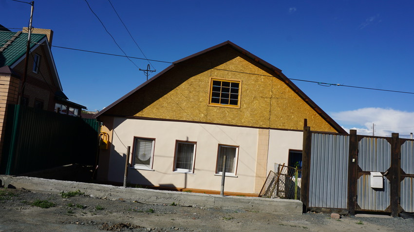 На улице Кременчугской.