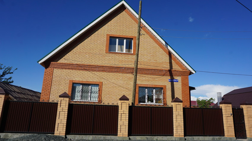 На улице Кременчугской.