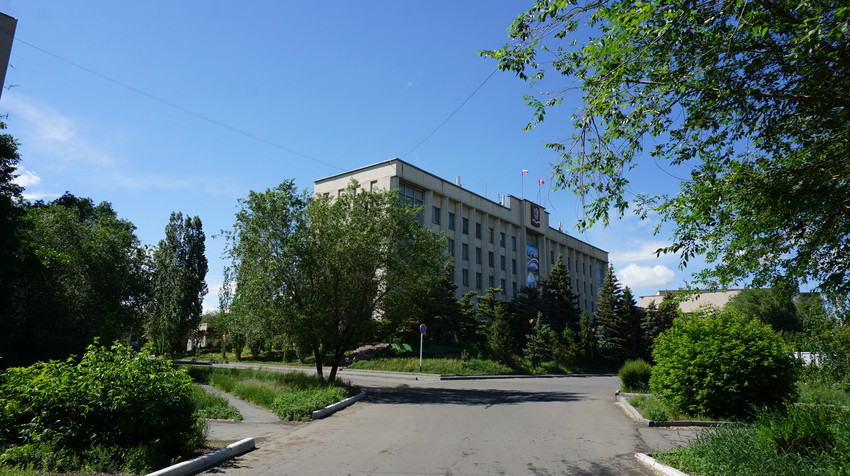 Здание городской администрации...