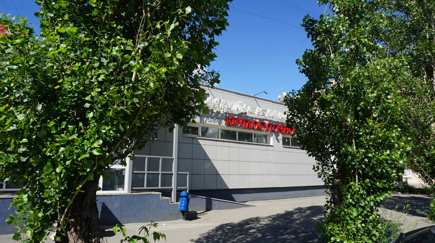 На улице Советской.