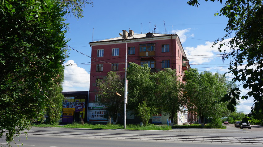 На улице Советской.