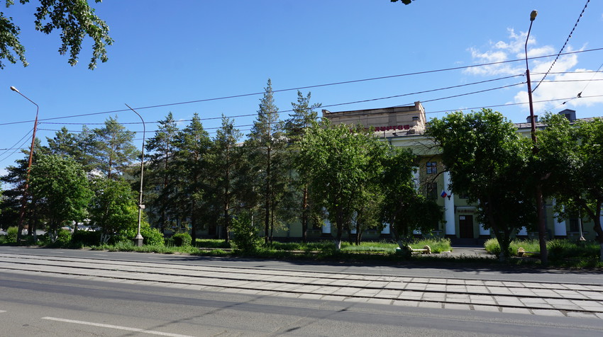 На улице Советской.