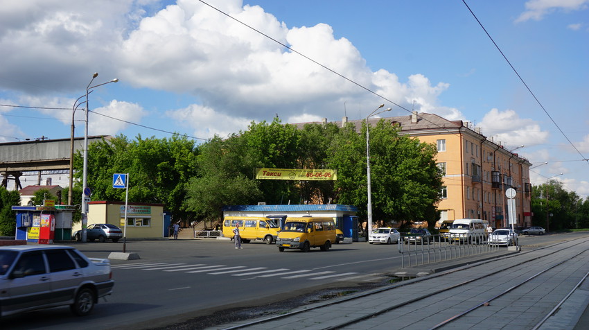 На улице Советской.