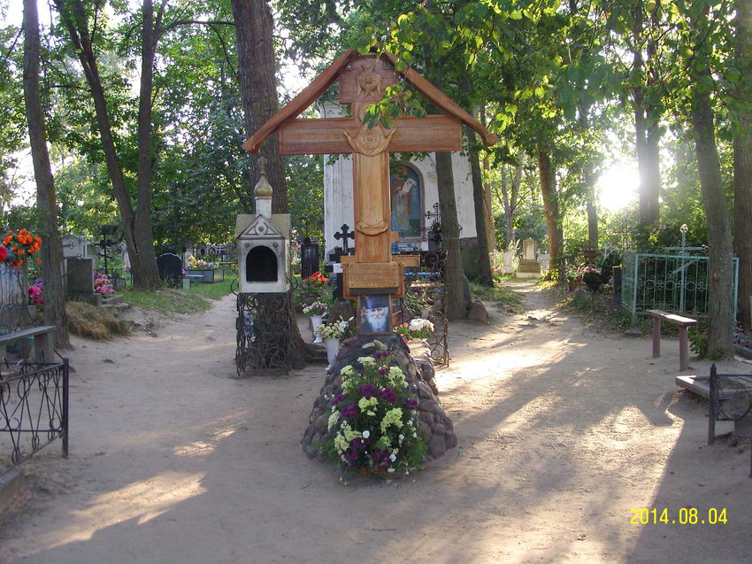 Могила старца Николая Гурьянова