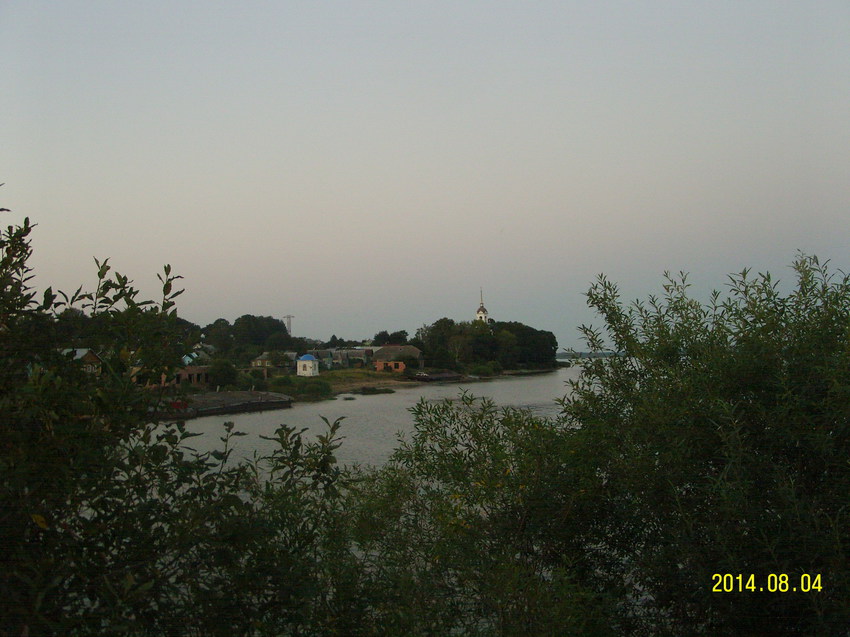 Побережье острова Залит (Талабск) с Никольскими часовней и храмом