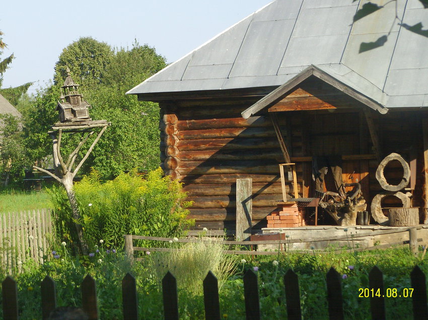 Макет церквушки за оградой усадьбы Ганнибалов в селе Петровское