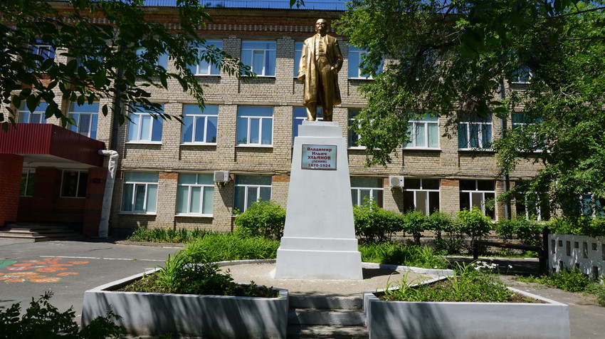 Памятник В.И.Ульянову (Ленину).