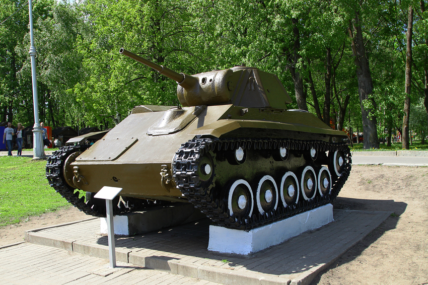 Воинский мемориал. Танк Т-70М.