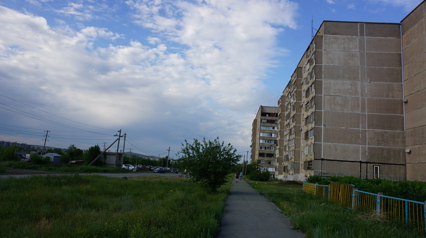 На улице Стартовой.