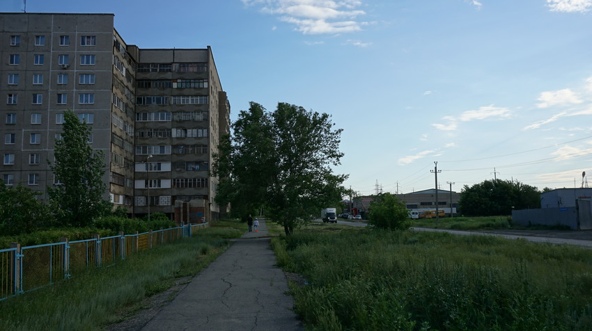 На улице Стартовой.