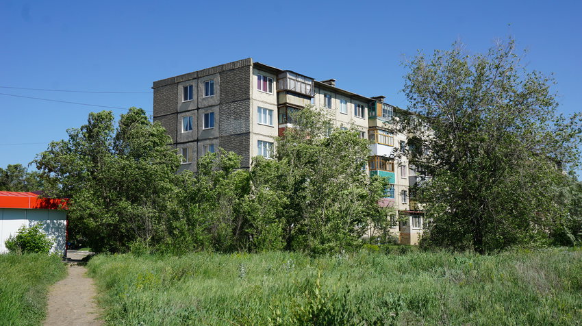 На улице Орской.