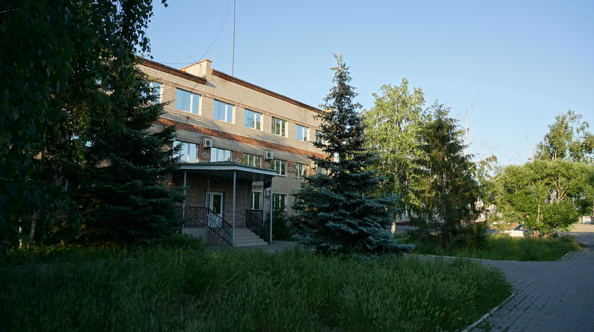 На вокзальной улице.