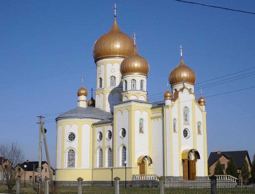Церква Святого Архангела Гавриїла (УАПЦ). Село Бучали Городоцького району.