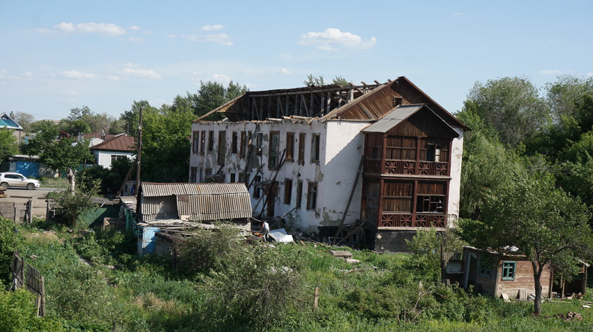 Разбор старых зданий.