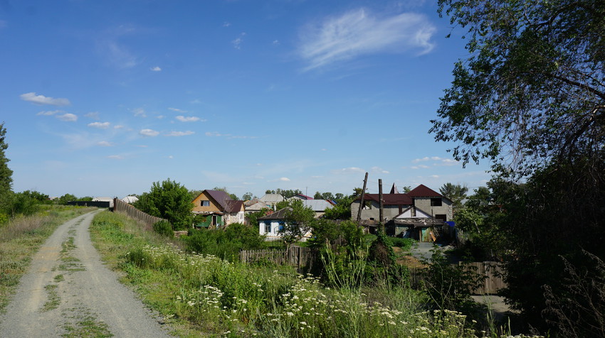 Насыпная дамба и старый город.