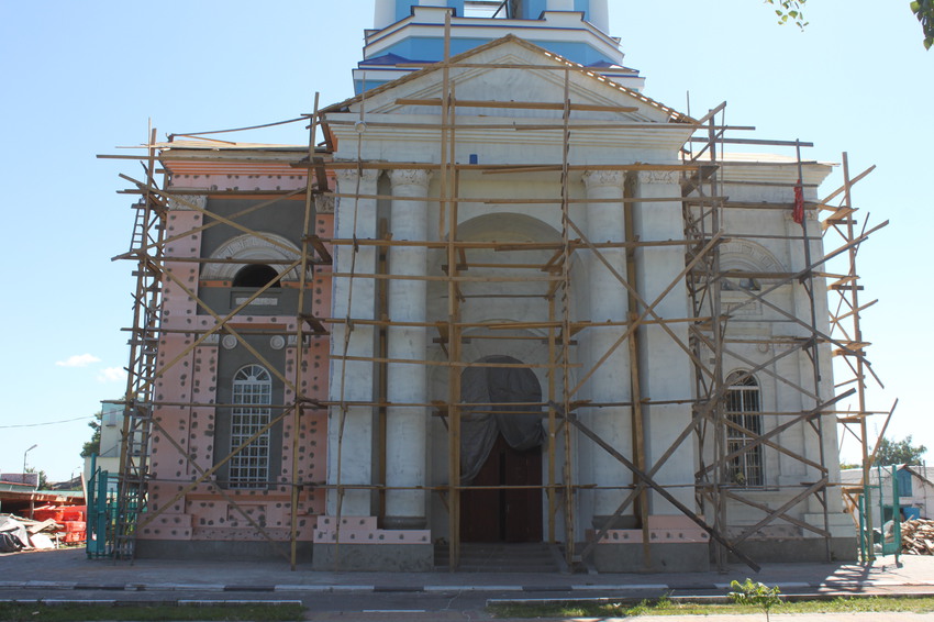 Уразово. Знаменская церковь на реставрации.