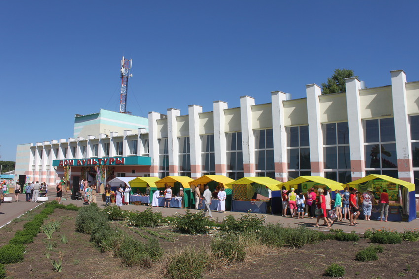 Уразово белгородская область. Дом культуры Уразово. ДК В поселке Уразово. Уразово отель. ДК Уразово Валуйки.