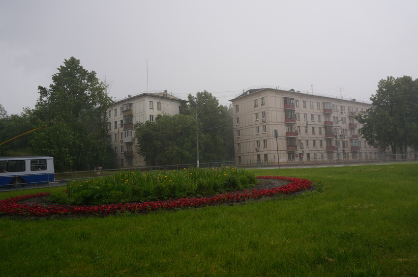 Нахимовский проспект, летний дождь