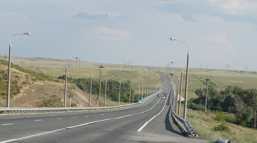 Объездная дорога и мост через реку Урал.