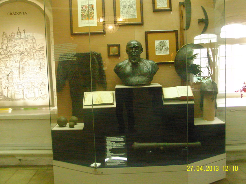Бюст-реконструкция Герасимовым Иоанна Грозного в экспозиции музея